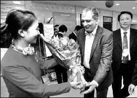 亞洲籃球聯合會第一副秘書長哈吉里安考察武漢