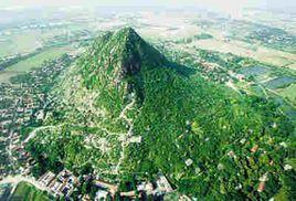 華不注山 華不注山