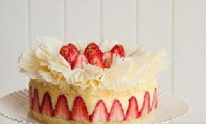 白朱古力草莓蛋糕