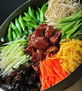 豬手燜面 豬手燜面