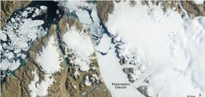 2012年7月17日09:30星拍攝的彼得曼冰川冰裂圖像
