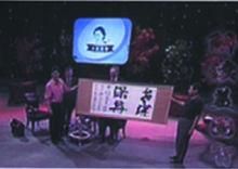 《小崔說事》贈送作品予美國高官