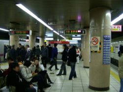 （圖）東京地下鐵半藏門線、東急田園都市線的月台