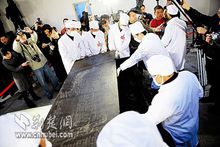 荊州博物館工作人員考古圖片