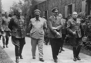 驚魂未定的希特勒和其他高級官員