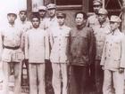 1949年8月28日，毛澤東主席在中南海接見人民海軍初創人員，前三為張愛萍。