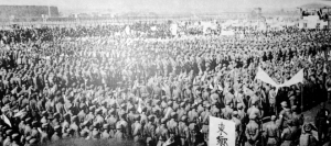 在西安西門外接受檢閱的東北軍和十七路軍陣容