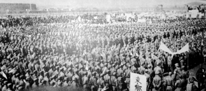 在西安西門外接受檢閱的東北軍和十七路軍陣容