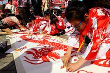 上海少年兒童百米長卷書畫活動