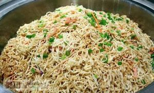 小油豆腐茼蒿烏龍麵