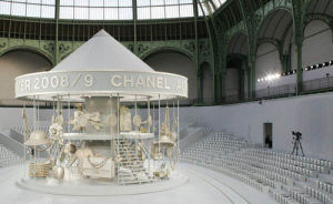 Chanel 08秋冬秀場被打造成為一座鏇轉木馬