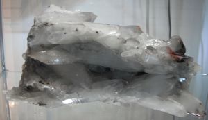 像兩個方向發育的水晶