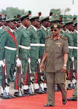 薩尼&middot;阿巴查上將校閱三軍