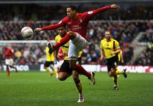 納森&middot;泰森接高空球