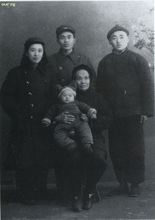 1950年1月皮定均與夫人張烽、母親、子侄