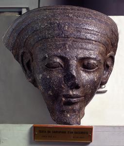 祭司石棺蓋上的頭像 祭司石棺蓋上的頭像