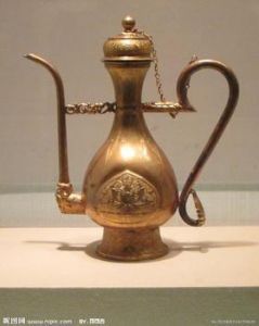 鏨花金執壺 鏨花金執壺