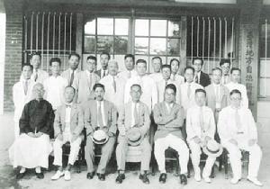 台灣地方自治聯盟同仁與來訪的日本友人合影