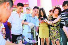 曾經以盜竊為生的羅永正為市民講解防盜知識