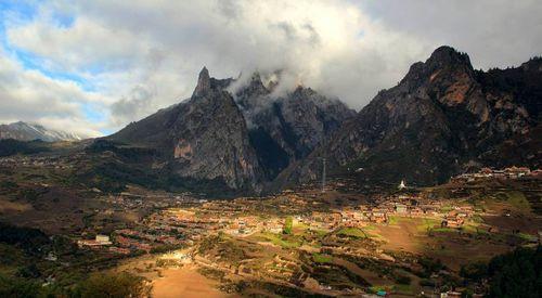 光蓋山和扎尕那