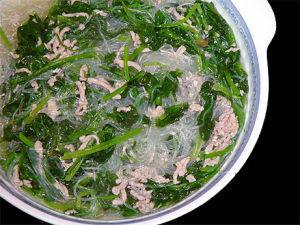 菠菜肉絲粉 菠菜肉絲粉