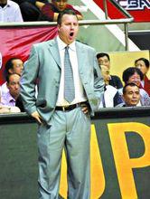 鄧華德在指揮比賽