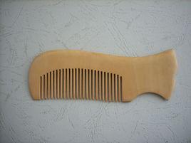 木梳[木材所制的梳理頭髮的工具]