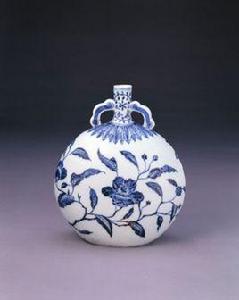 青花折枝花紋雙耳扁壺 青花折枝花紋雙耳扁壺