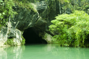 四川江油佛爺洞