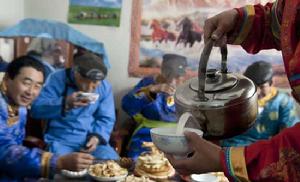 額勒再特烏魯鄉牧民生活