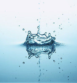 輕水[相對分子質量為18的水]