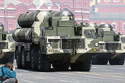 S-300P(俄語:С-300П,北約命名SA-10 “轟鳴(Grumble)”,或譯作“抱怨”)是蘇聯國土防空軍第三代地對空飛彈系統,用於從超低空到高空、近距離到超遠程的全空域抗擊密集多目標空襲作戰