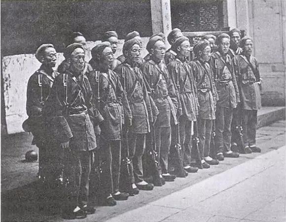 十萬湘軍為何能剿滅百萬太平軍?蛇吞象曾國藩用了最笨方法