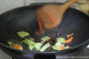 芹菜木耳炒蝦仁
