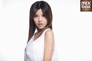 姐姐白緯芬（Miko）