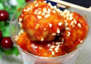 酸甜辣椒醬雞肉球 酸甜辣椒醬雞肉球