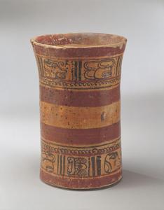 裝飾溝紋的彩繪圓柱花瓶