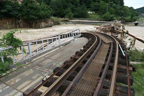 被洪水吞噬的JR西日本芸備線鐵路架橋（攝於2018年7月7日）