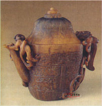 鮑天成款犀角雕雙螭紋執壺 鮑天成款犀角雕雙螭紋執壺