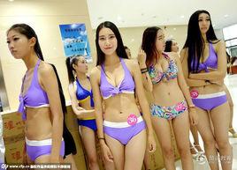 高三藝考女生穿泳裝練膽 高三藝考女生穿泳裝練膽