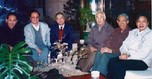 （圖）希望杯 的創始人。 左起：周國鎮（數學教育專家，《數理天地》雜誌社社長兼總編希望杯 組委會秘書長，命題委員會主任），徐偉宣（套用數學專家，中國優選法統籌法與經濟數學研究會理事長，希望杯 組委會主任），梅向明（數學家，希望杯 顧問），王壽仁（著名數學家，中國數學奧委會首任主席，希望杯 首席顧問），祖振銓（原高等教育出版社社長，希望杯 顧問），計雷