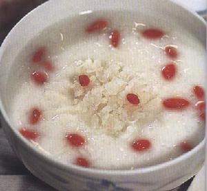 銀耳杏仁露粥 銀耳杏仁露粥