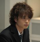 岡田將生飾演垣野內逞