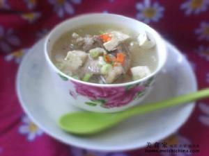 豆腐豬骨湯 豆腐豬骨湯