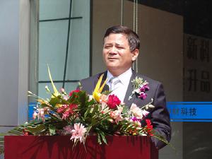 圖為南京玻纖院院長、膜材料公司董事長趙謙