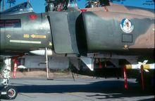 F-4E 機身下掛載的 AIM-7E-2“狗斗麻雀”