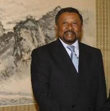 程志平[加彭愛丁布埃州議會議長]