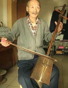 《草原上升起不落的太陽》