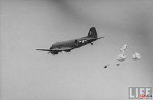 美國C47運輸機向衡陽空投戰爭物資