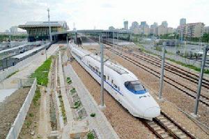 金山鐵路駛出金山衛站